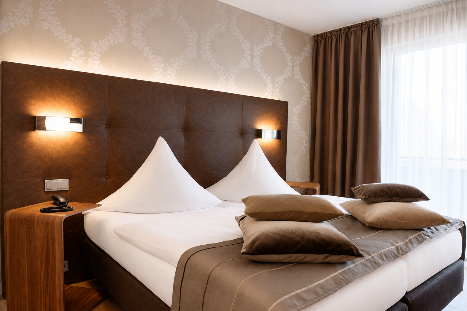 Comfort double room in the main building with decorative pillows